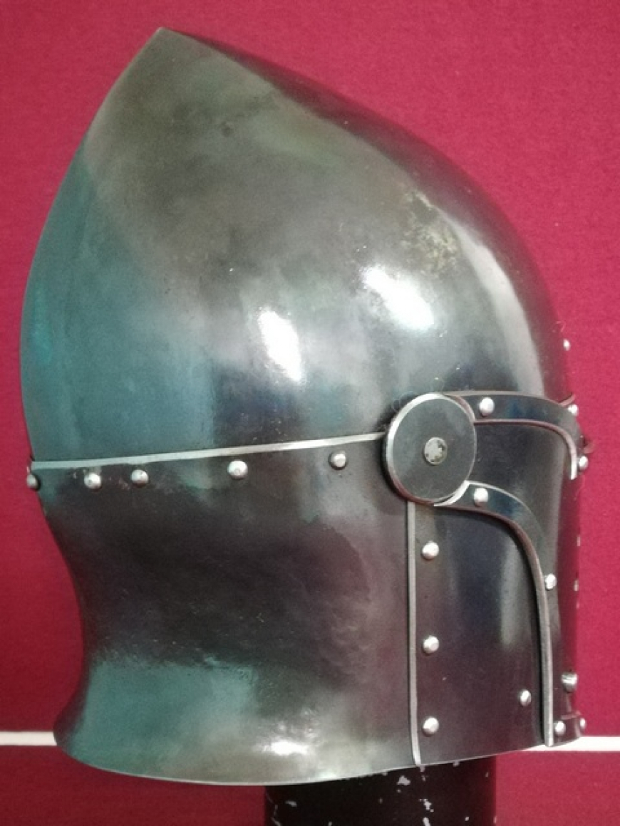 Шлем рыцарский, тип "Топфхельм "Сахарная голова" Фландрская