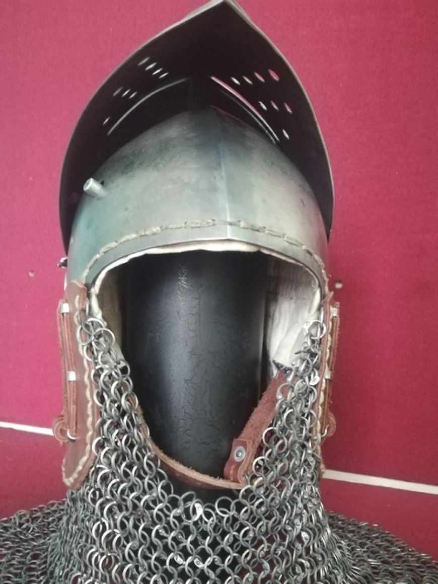 Шлем рыцарский, Бацинет из "Романа об Александре", тип 1