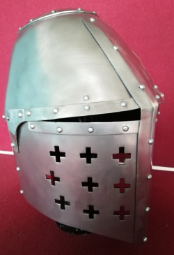 Шлем рыцарский, тип "Топфхельм" из Мадельна