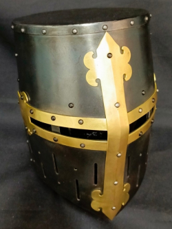 Шлем рыцарский, тип "Топфхельм" из библии Мациевского