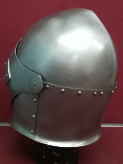 Шлем рыцарский, тип "Топфхельм "Сахарная голова" Флорентийская