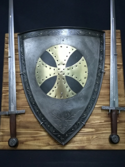 Панно из щита и пары мечей